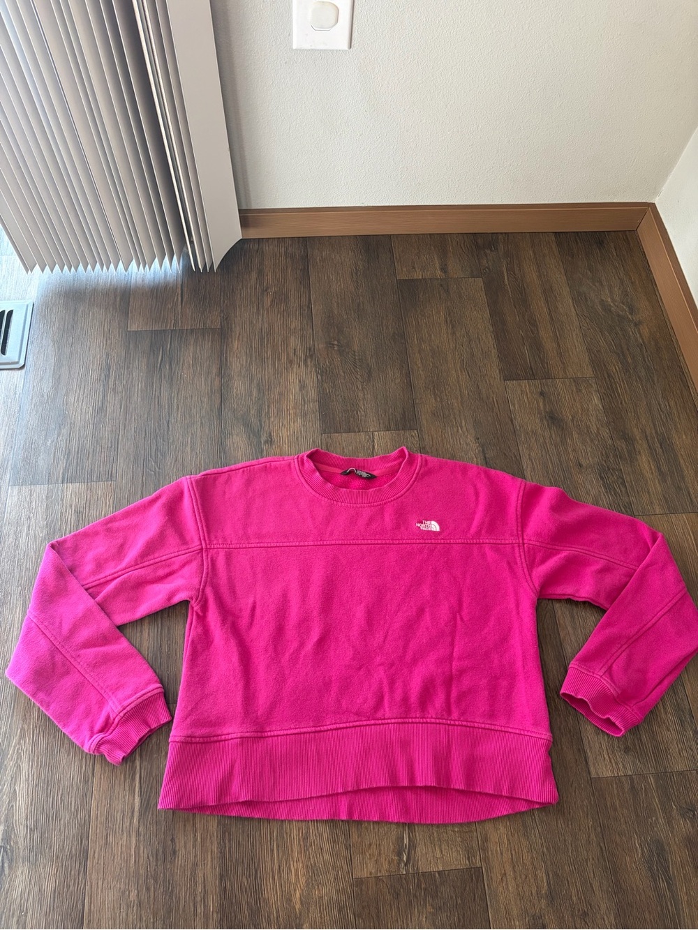 The North Face Youth Girls Camp Crew Fuschia Pink Sweatshirt Size XL 14-16 - Picture 2 of 8